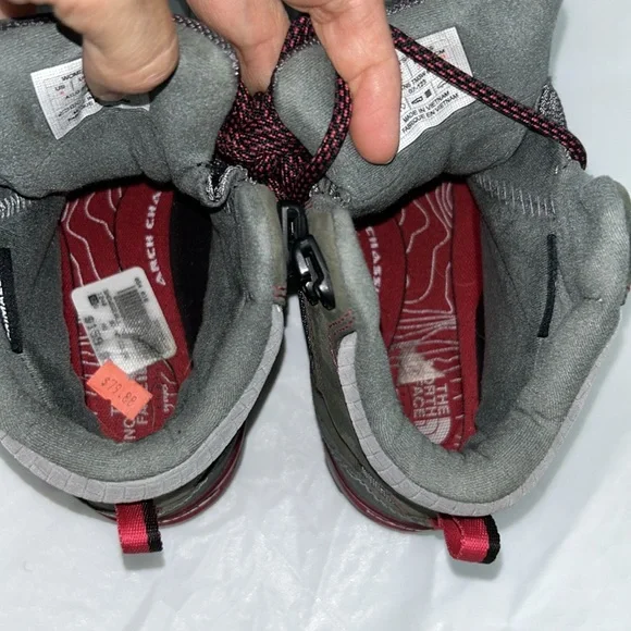 EUC The North Face Hiking Trail Insulated & Waterproof Boots 🥾 Size 6 - Picture 6 of 9